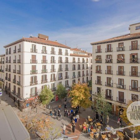 Sutil Elegancia Para 3, En Plaza De Chueca Madrid Exterior photo
